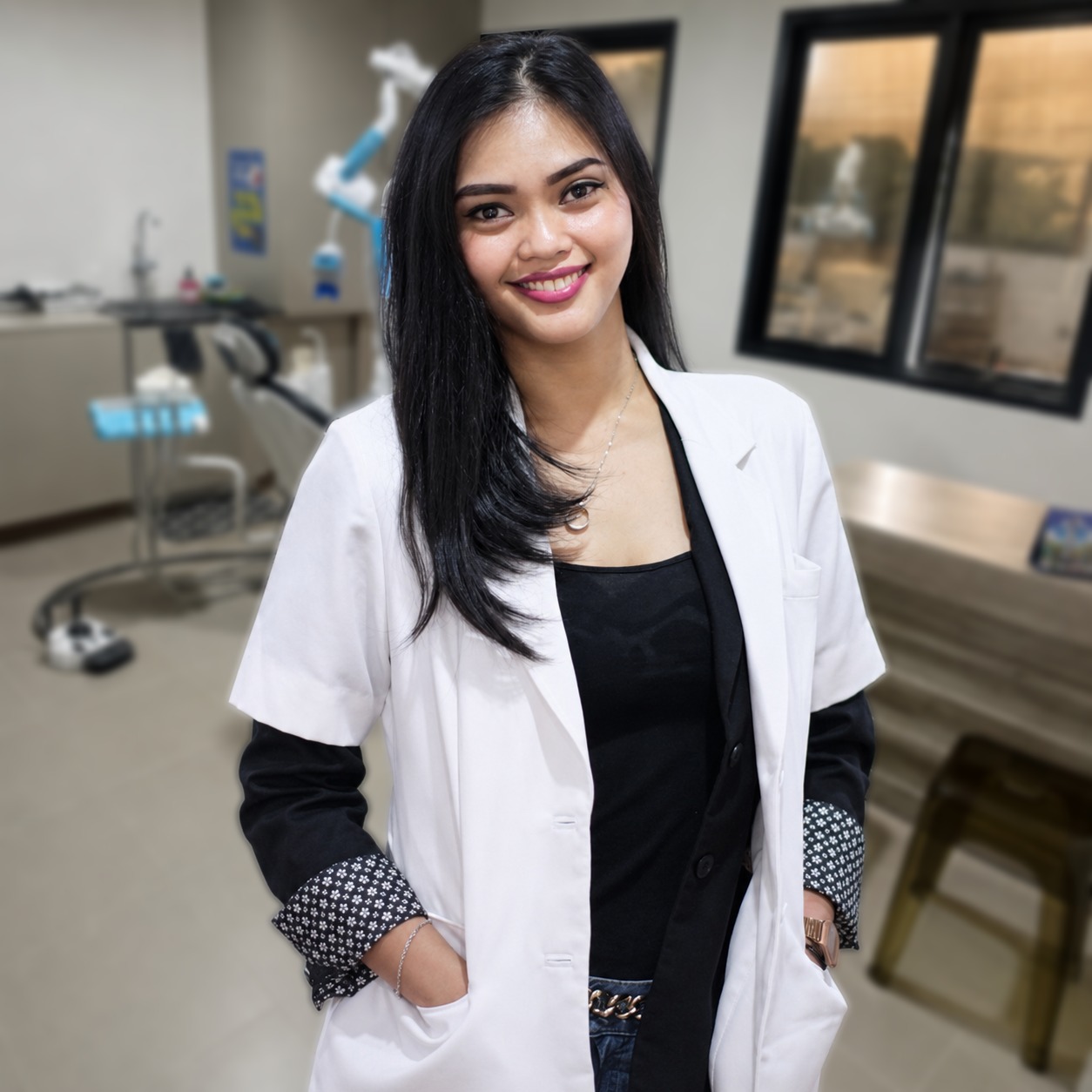 drg. Adinda Dirgantari di klinik ADDC